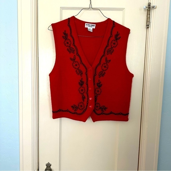Alfred Dunner Sweater Vest Holiday Red with Black Beads Acrylic & Wool Size PL - Picture 2 of 7